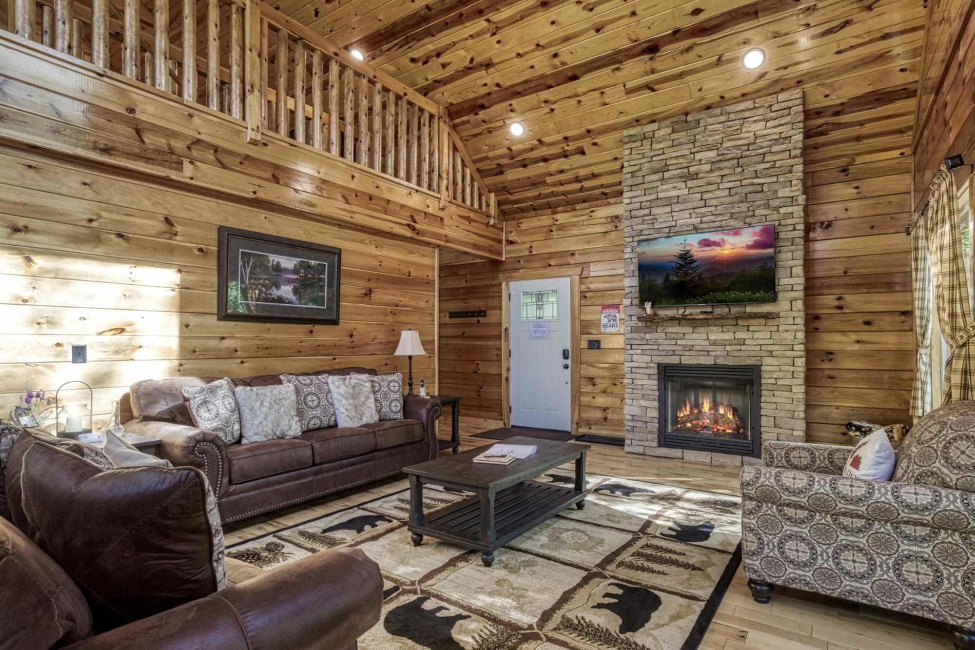 Family Size, Wood Cabin, Pool Table, Hot Tub * Gatlinburg