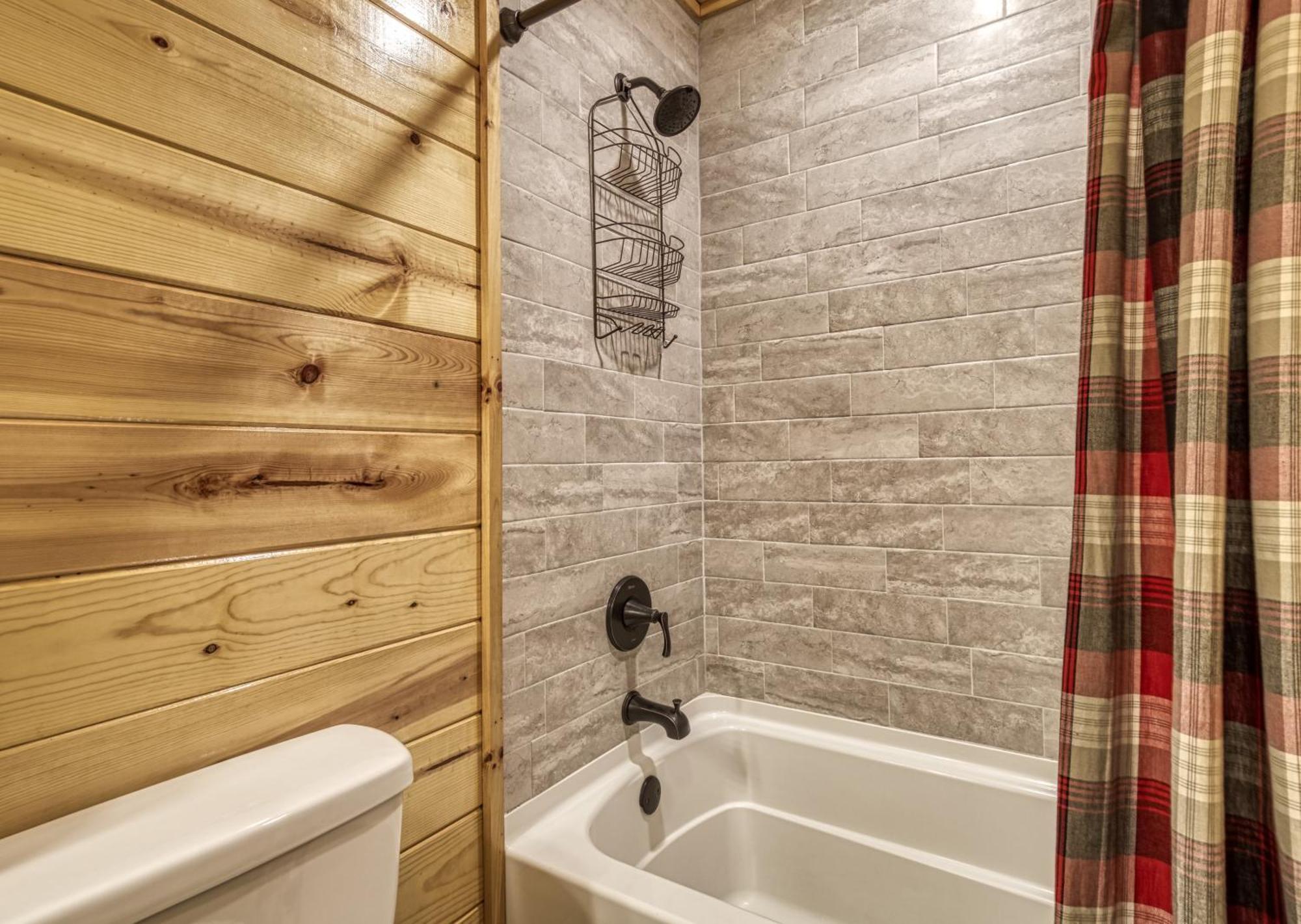 Family Size, Wood Cabin, Pool Table, Hot Tub *