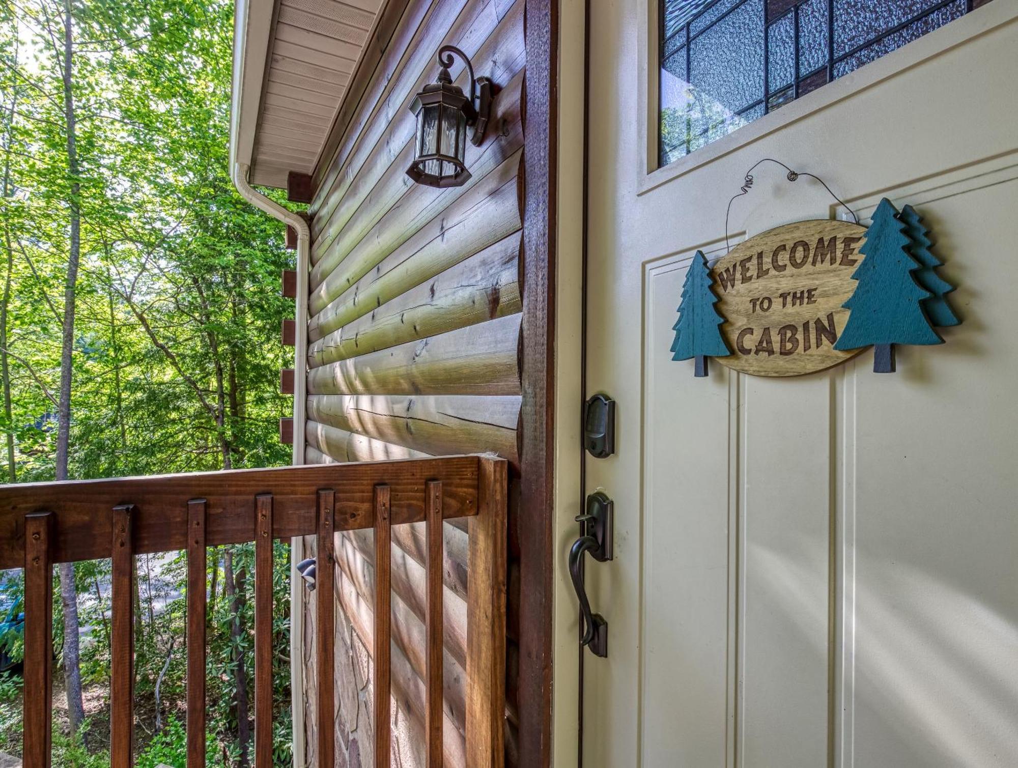 Family Size, Wood Cabin, Pool Table, Hot Tub *