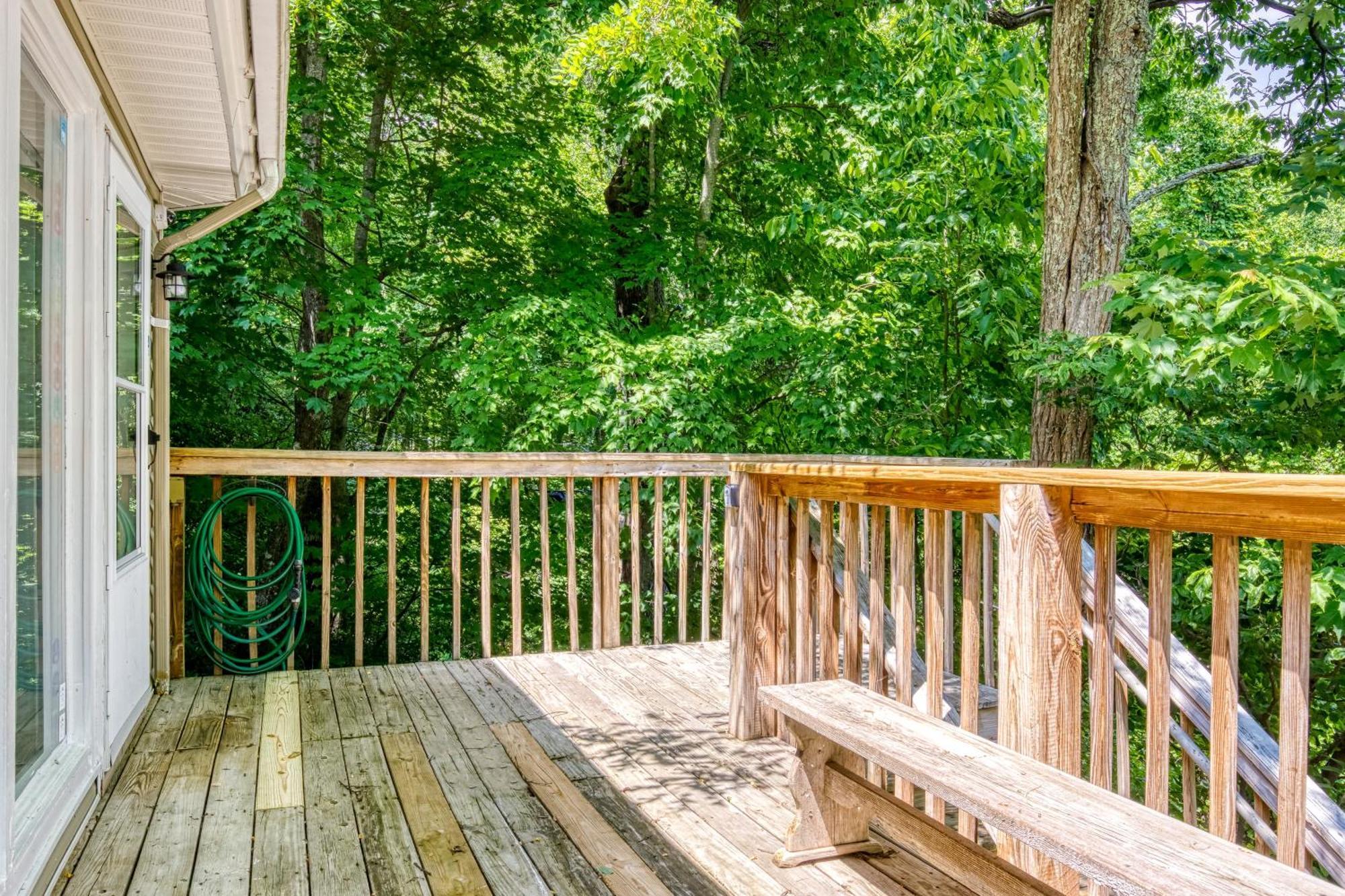 Dancing Bear Lodge, 1089 Free Attraction Tickets For Each Paid Day, Dollywood And Holiday home Gatlinburg