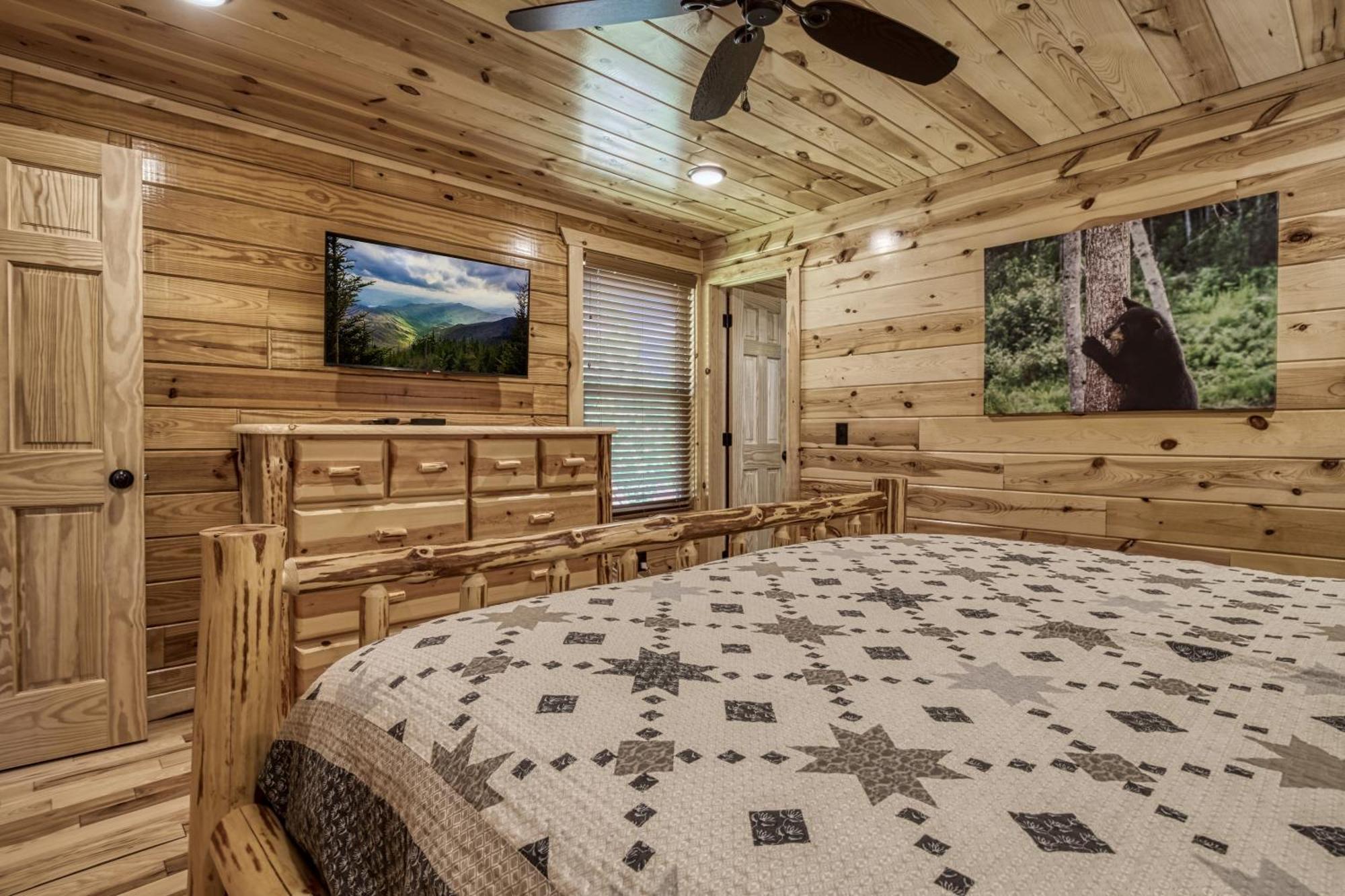 Holiday home Cozy Log Cabin, Hot Tub, Pool Table, Pool Access *