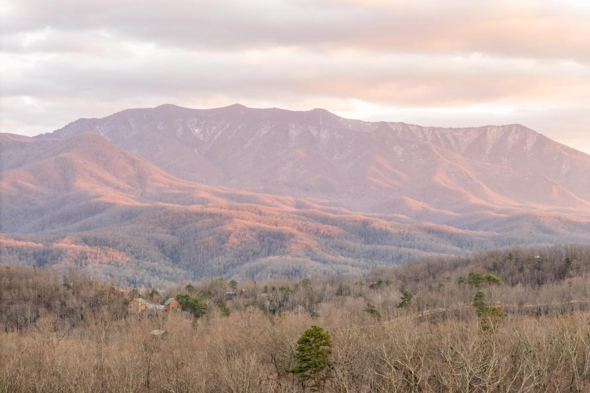 Misty Mountain By Avantstay Hot Tub Mountain Views Theater Pool Table Gatlinburg