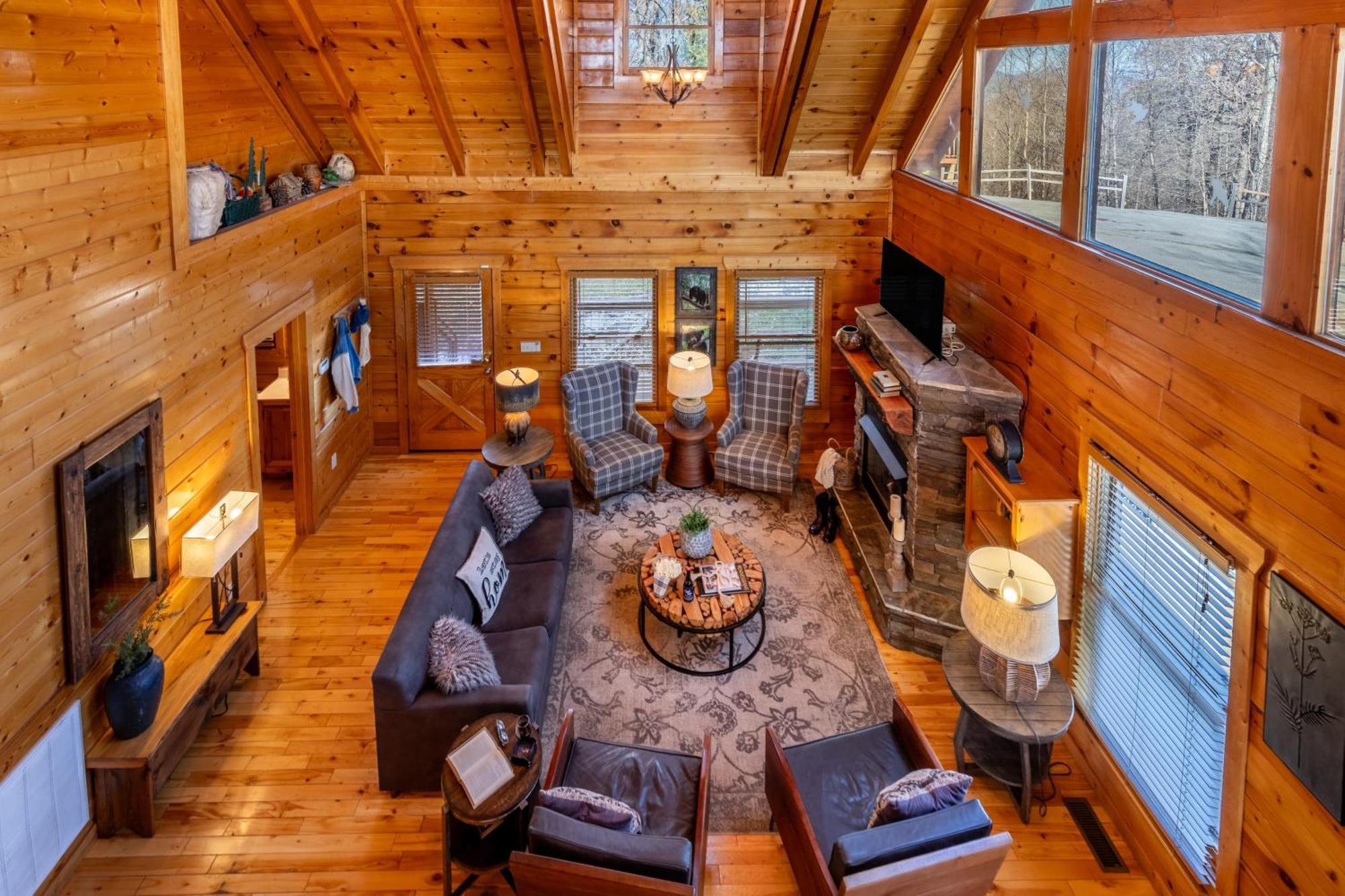 Misty Mountain By Avantstay Hot Tub Mountain Views Theater Pool Table Holiday home Gatlinburg