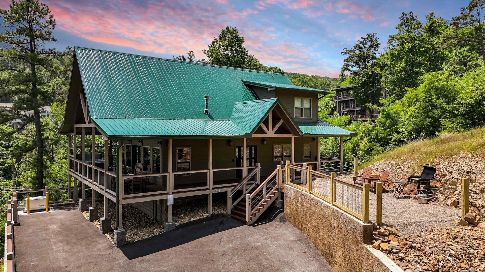 New Luxury - - Mountain View! Gatlinburg