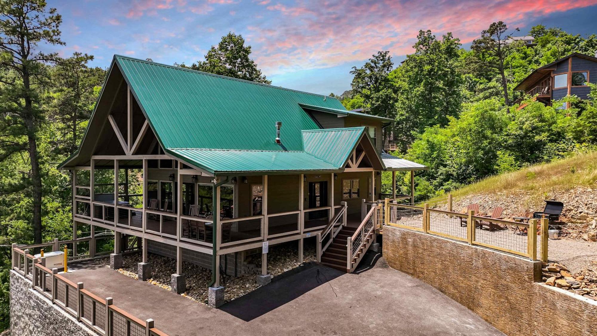 New Luxury - - Mountain View! Gatlinburg