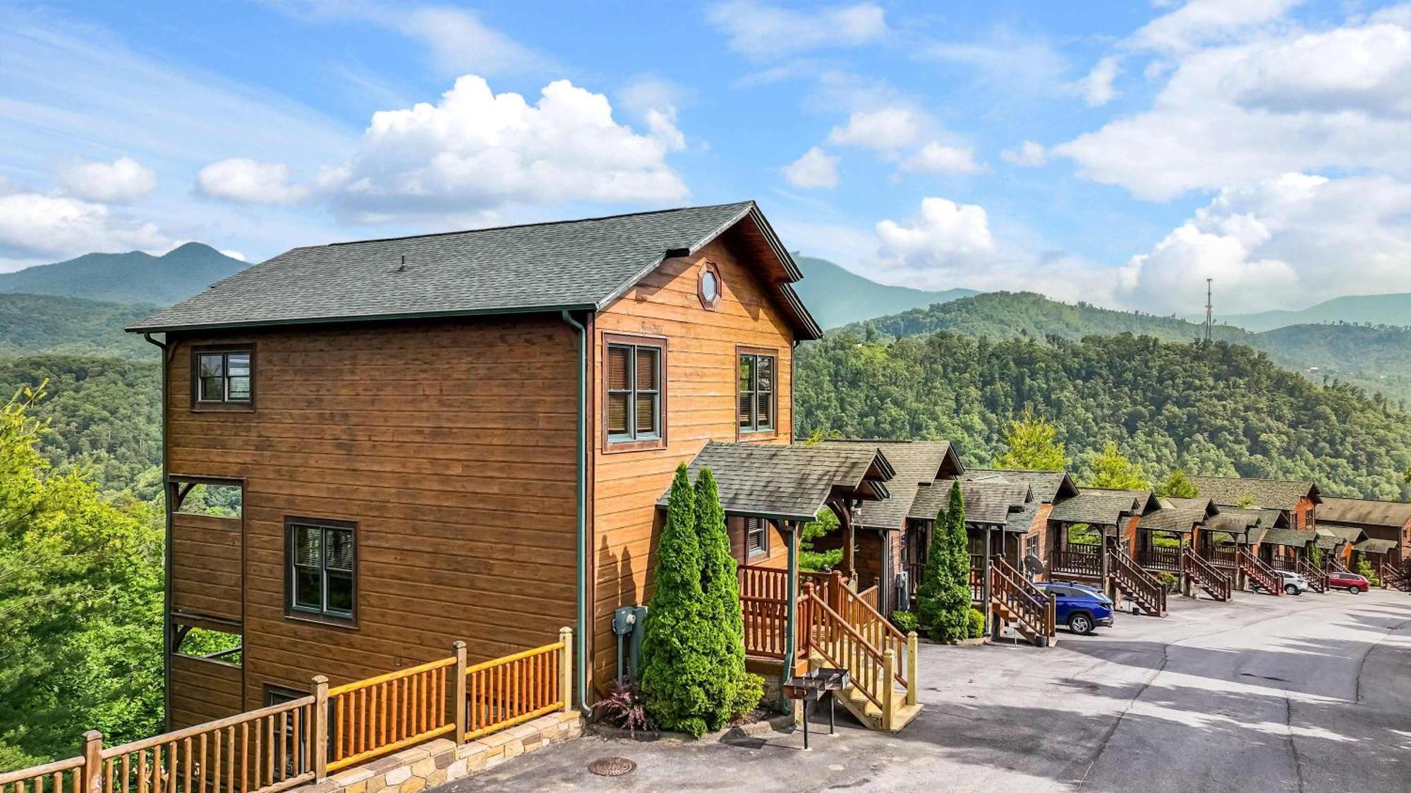 Breath Taking Sunrise Views - Amenities Chalet Gatlinburg