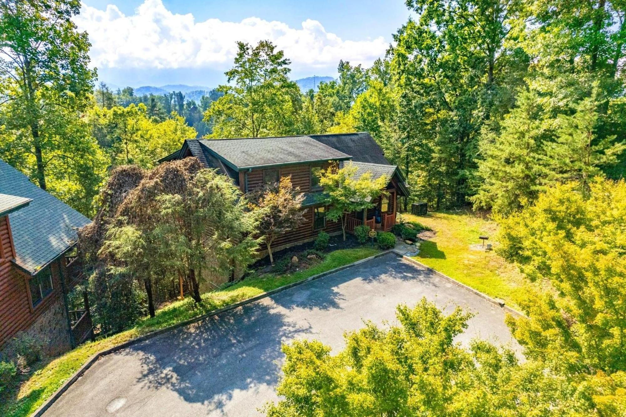 The Big Easy Spacious Mountain Retreat Hot Tub Deck Premier Location Holiday home
