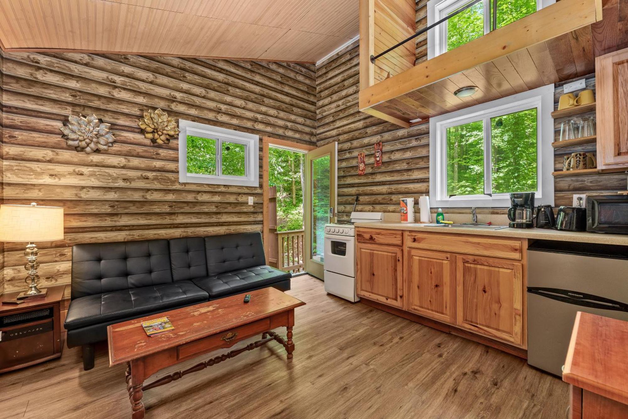 Holiday home Secluded Nature Views, Hot Tub, Wifi, King Bed, Fireplace *