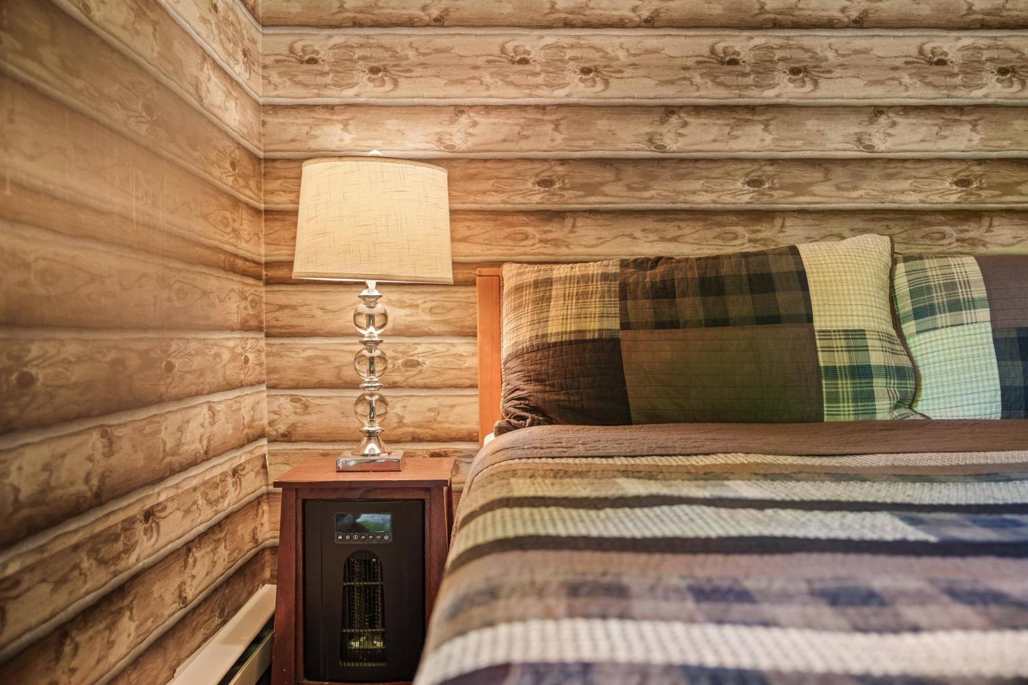 Holiday home Secluded Nature Views, Hot Tub, Wifi, King Bed, Fireplace