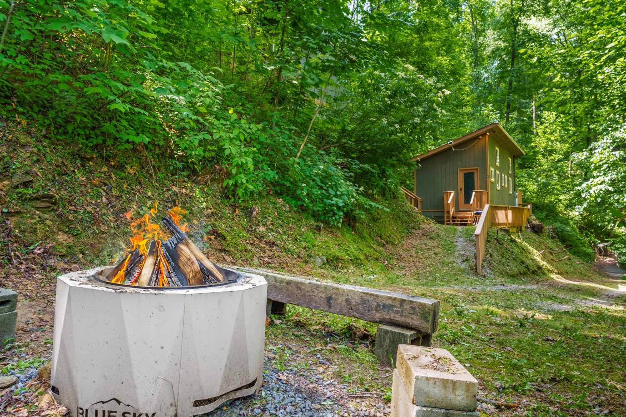 Holiday home Secluded Nature Views, Hot Tub, Wifi, King Bed, Fireplace *