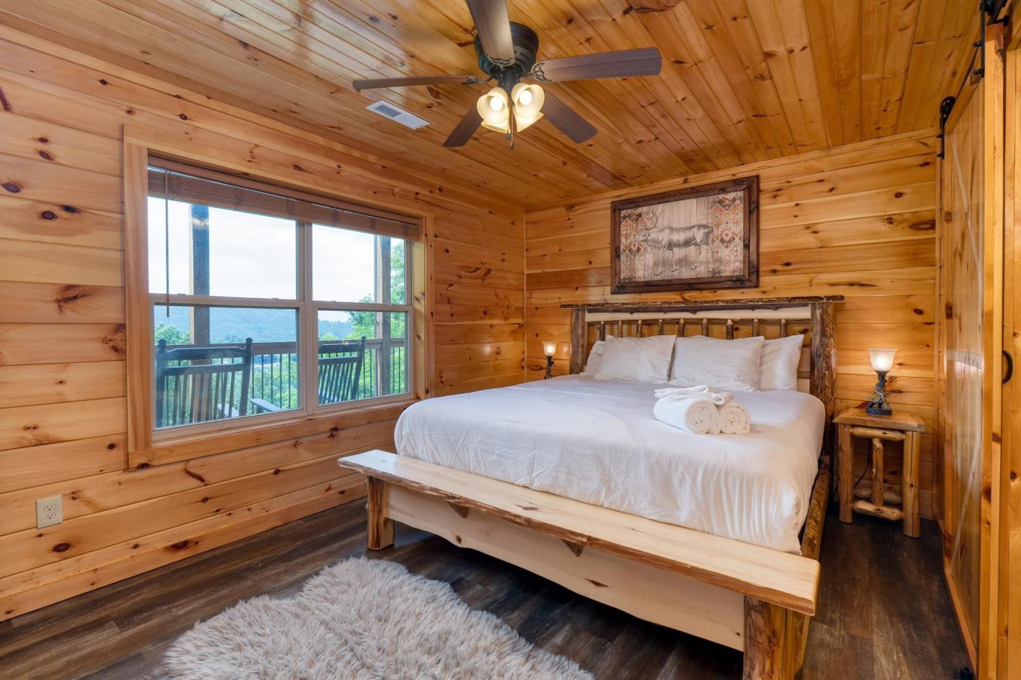 Holiday home Evergreen Echo By Avantstay W Mountain Views Theater Game And Hot Tub *