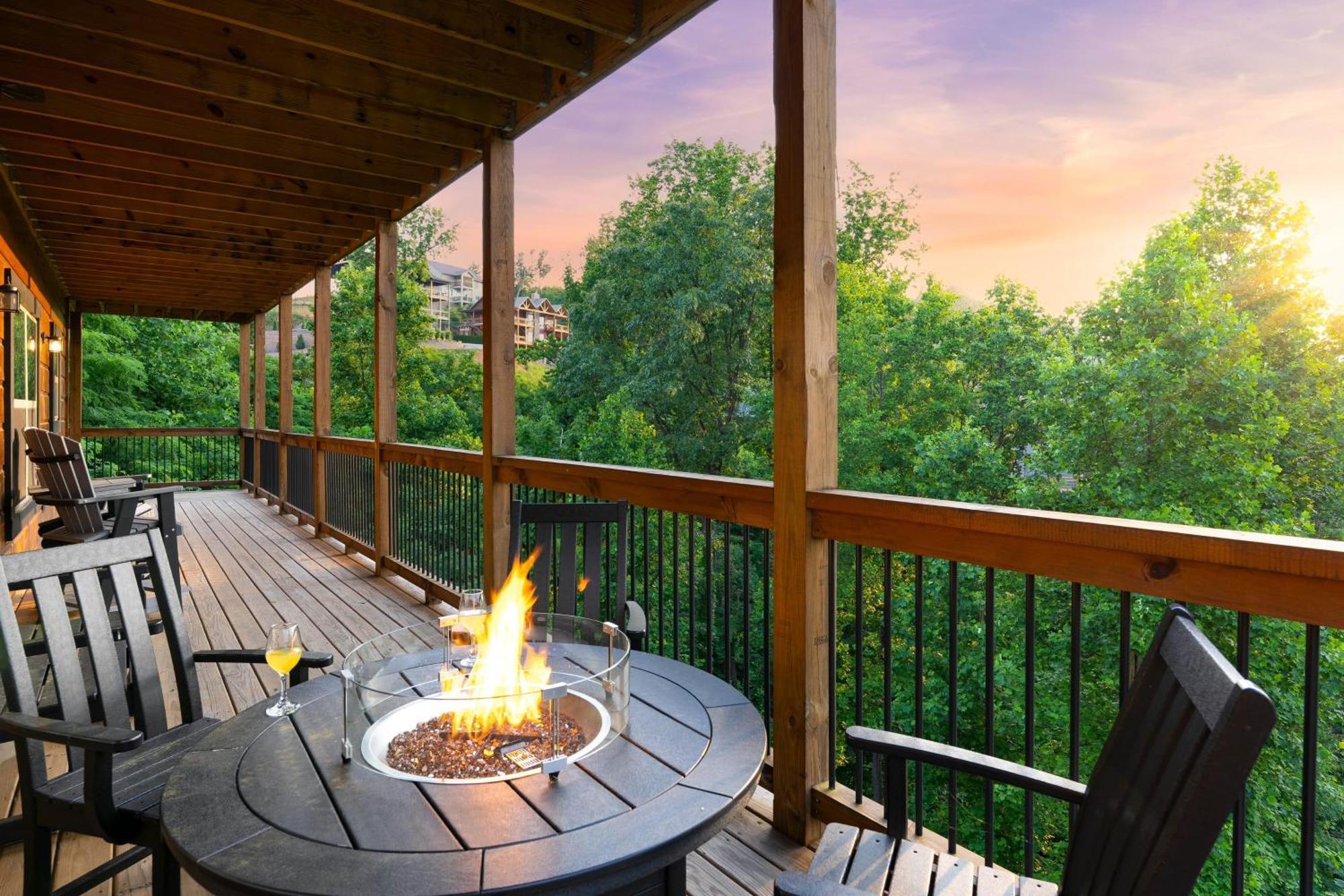 Evergreen Echo By Avantstay W Mountain Views Theater Game And Hot Tub *