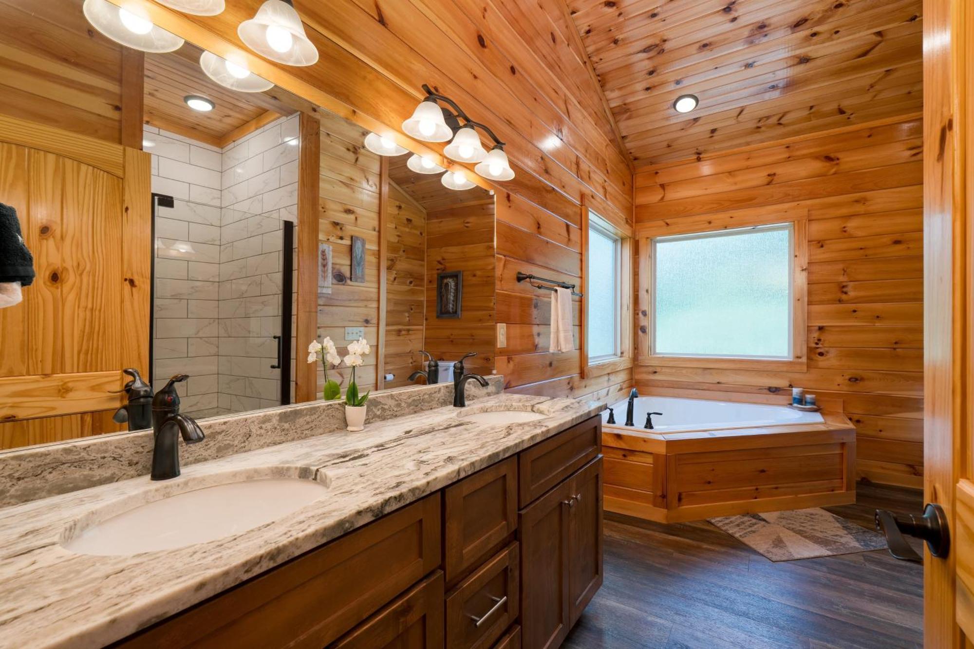 Holiday home Evergreen Echo By Avantstay W Mountain Views Theater Game And Hot Tub Gatlinburg