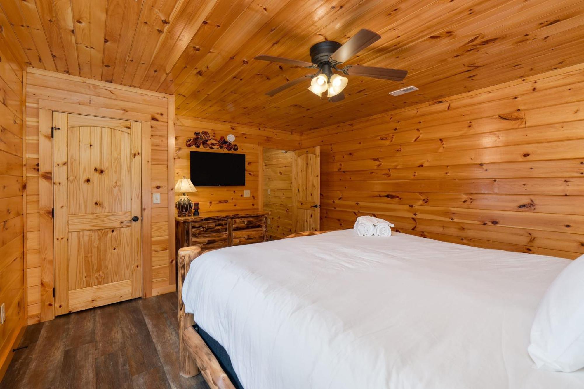 Evergreen Echo By Avantstay W Mountain Views Theater Game And Hot Tub *