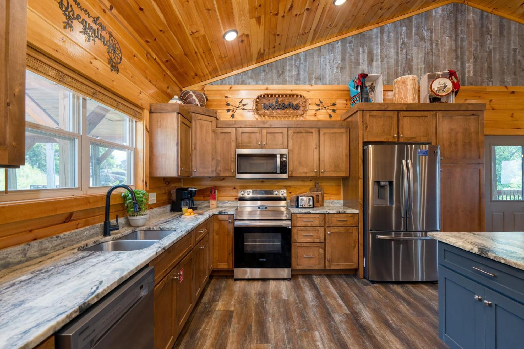 Holiday home Evergreen Echo By Avantstay W Mountain Views Theater Game And Hot Tub