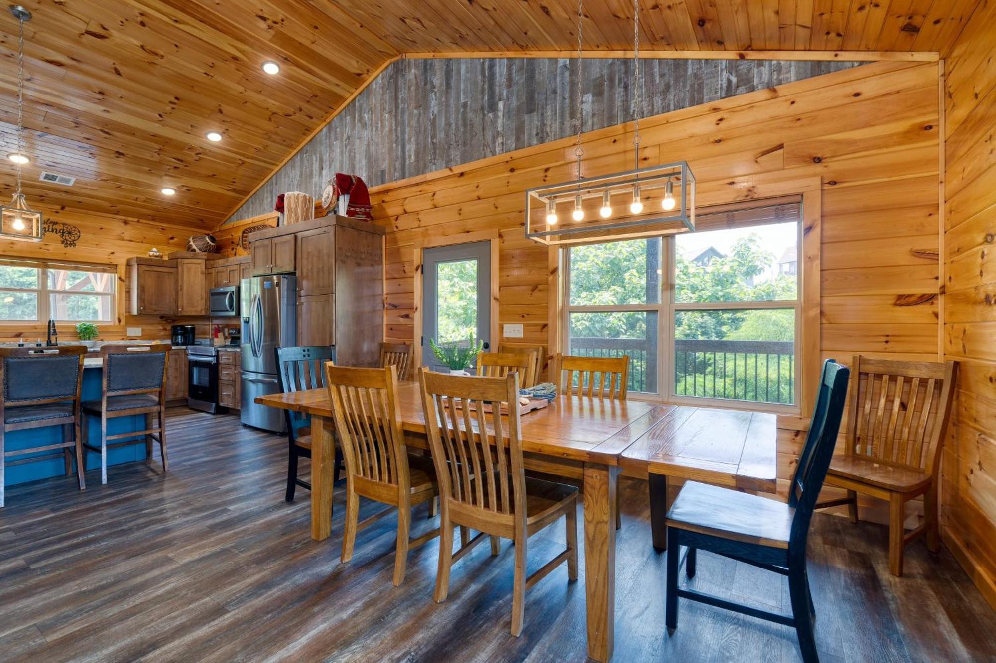 Holiday home Evergreen Echo By Avantstay W Mountain Views Theater Game And Hot Tub Gatlinburg