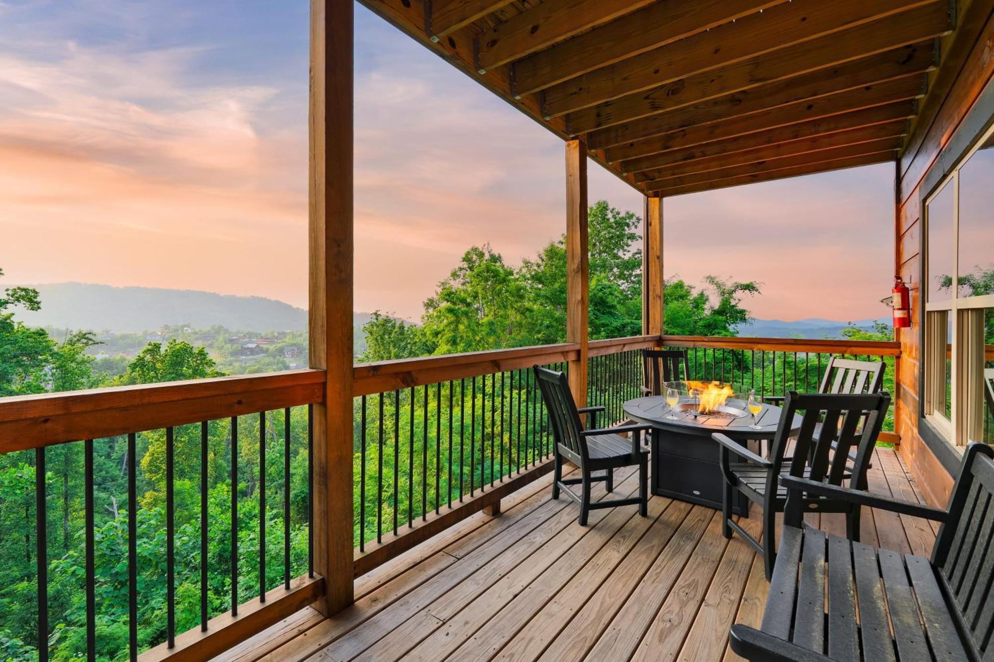 Evergreen Echo By Avantstay W Mountain Views Theater Game And Hot Tub * Gatlinburg