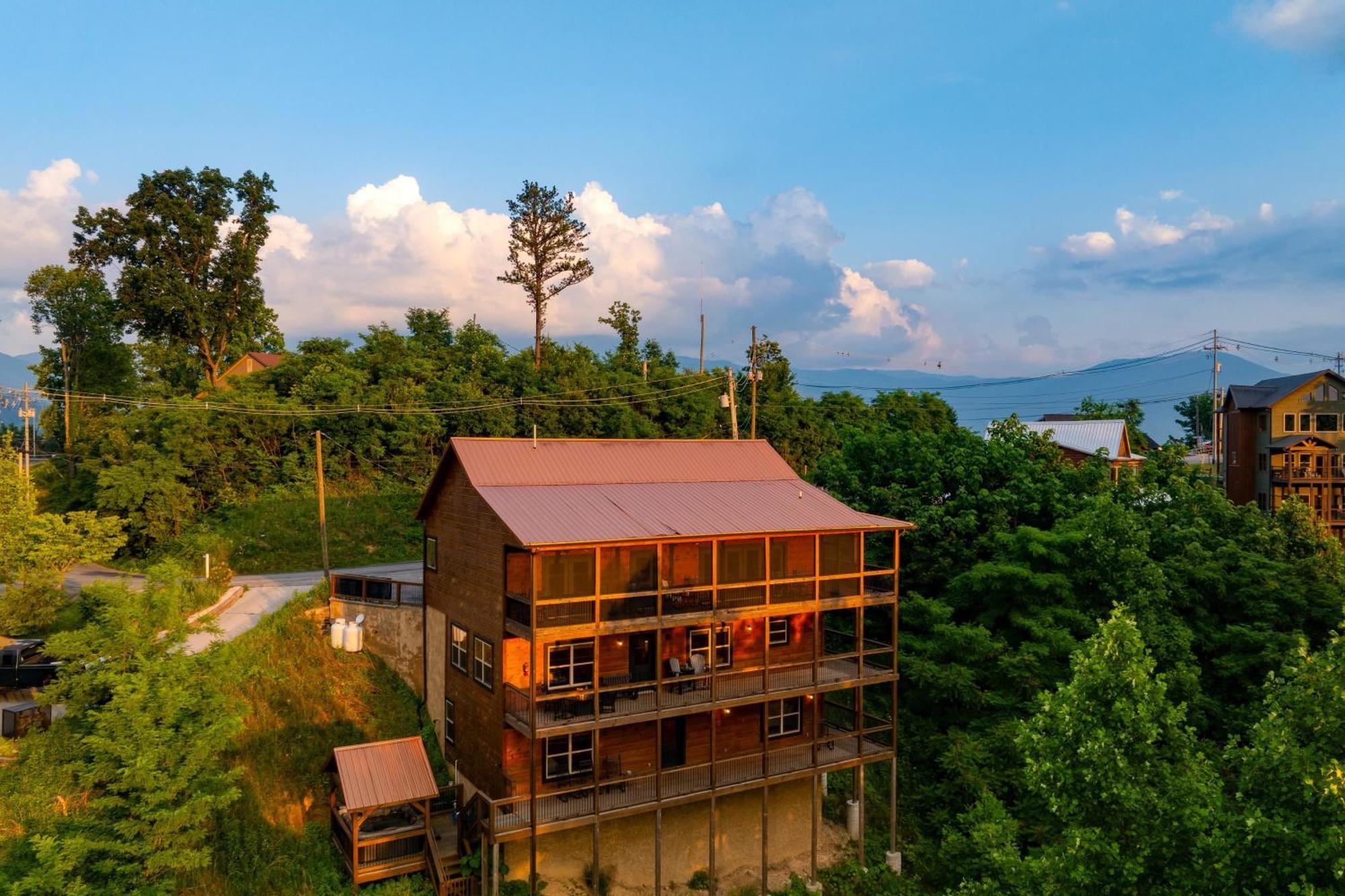 Evergreen Echo By Avantstay W Mountain Views Theater Game And Hot Tub Holiday home