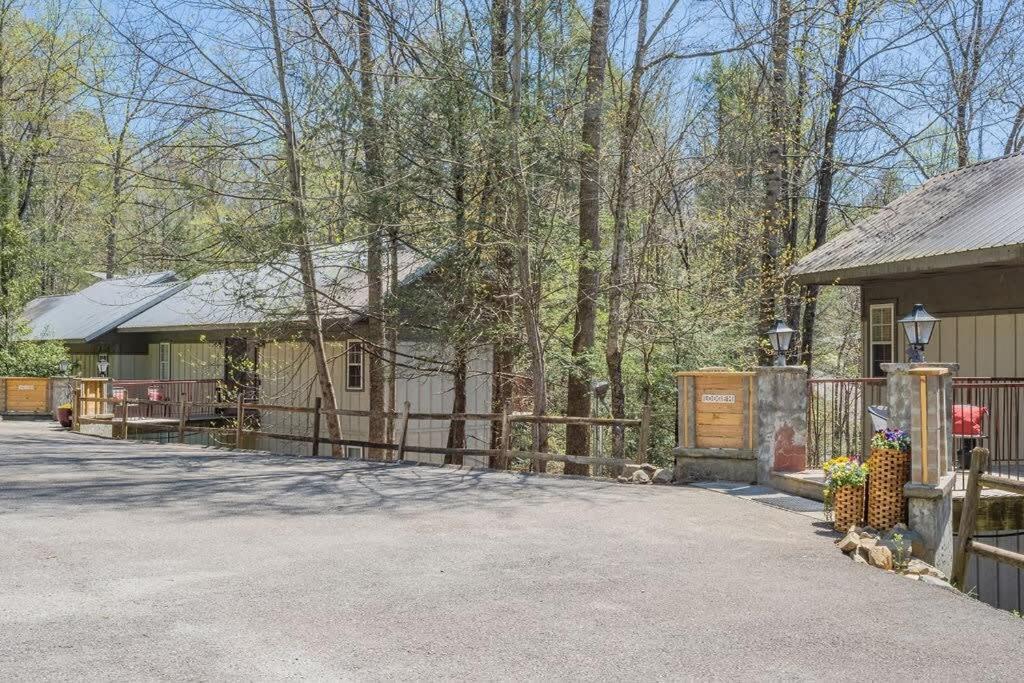 Sasquatch Family Fgh Sleeps 36 * Gatlinburg