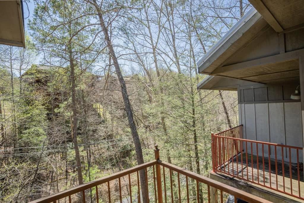 Sasquatch Family Fgh Sleeps 36 Gatlinburg