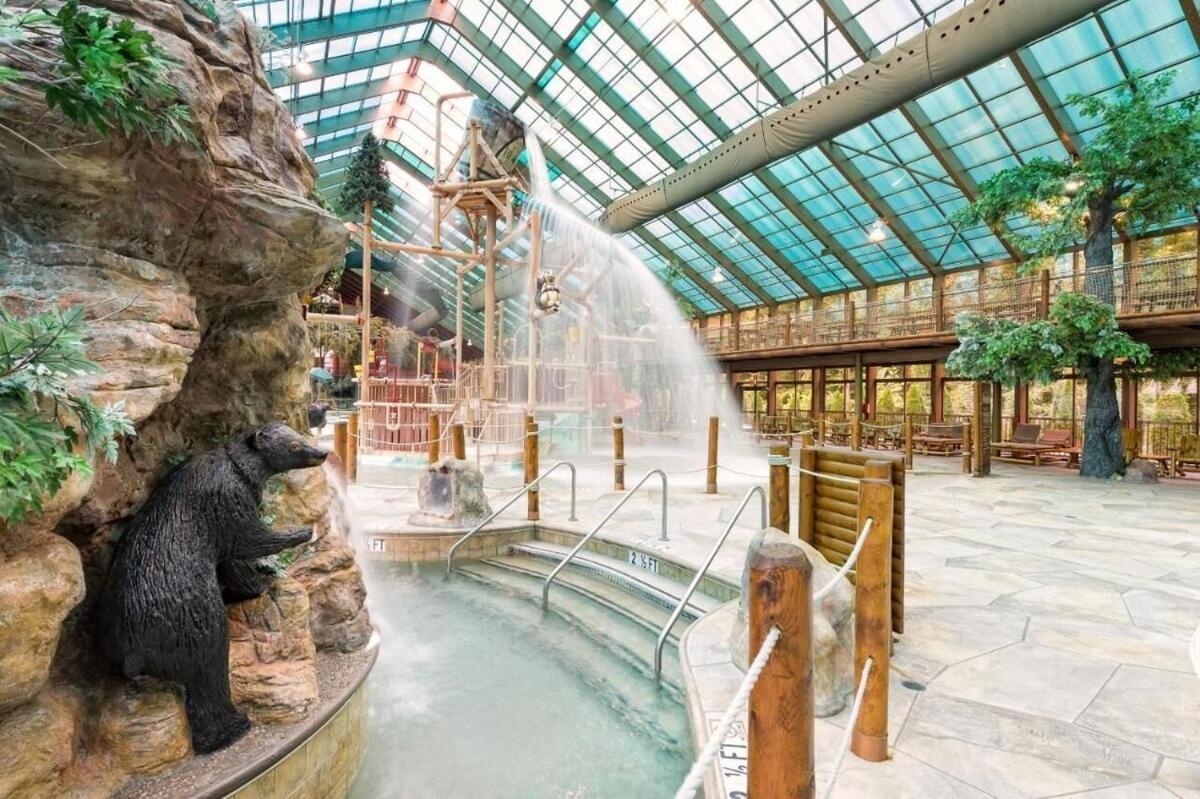 2 King At Westgate Resorts, Gatlinburg, Sleeps 8 People With Waterpark, Minigolf, Zipline,