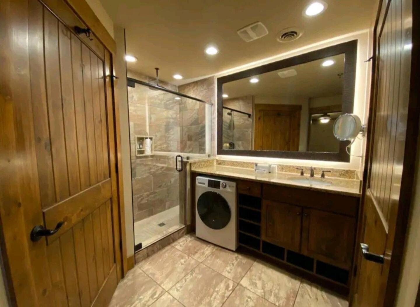 2 King At Westgate Resorts, Gatlinburg, Sleeps 8 People With Waterpark, Minigolf, Zipline, Resort Gatlinburg