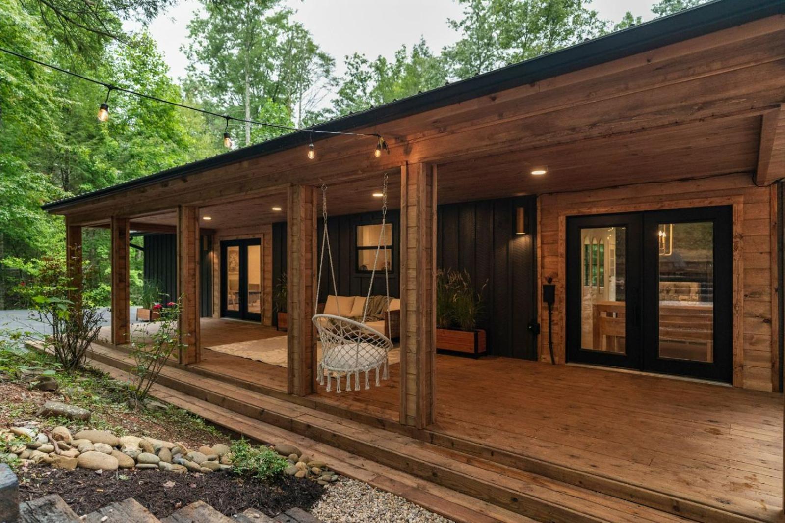 Modern Mountain Retreat * Gatlinburg