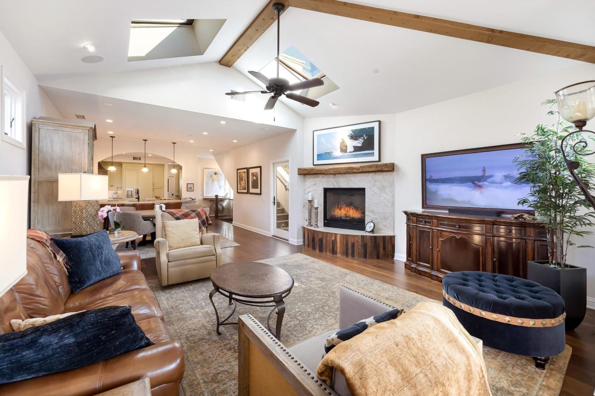 Triple Mountain View: Hot Tub Game Stunning Smoky Mountain Views Holiday home *