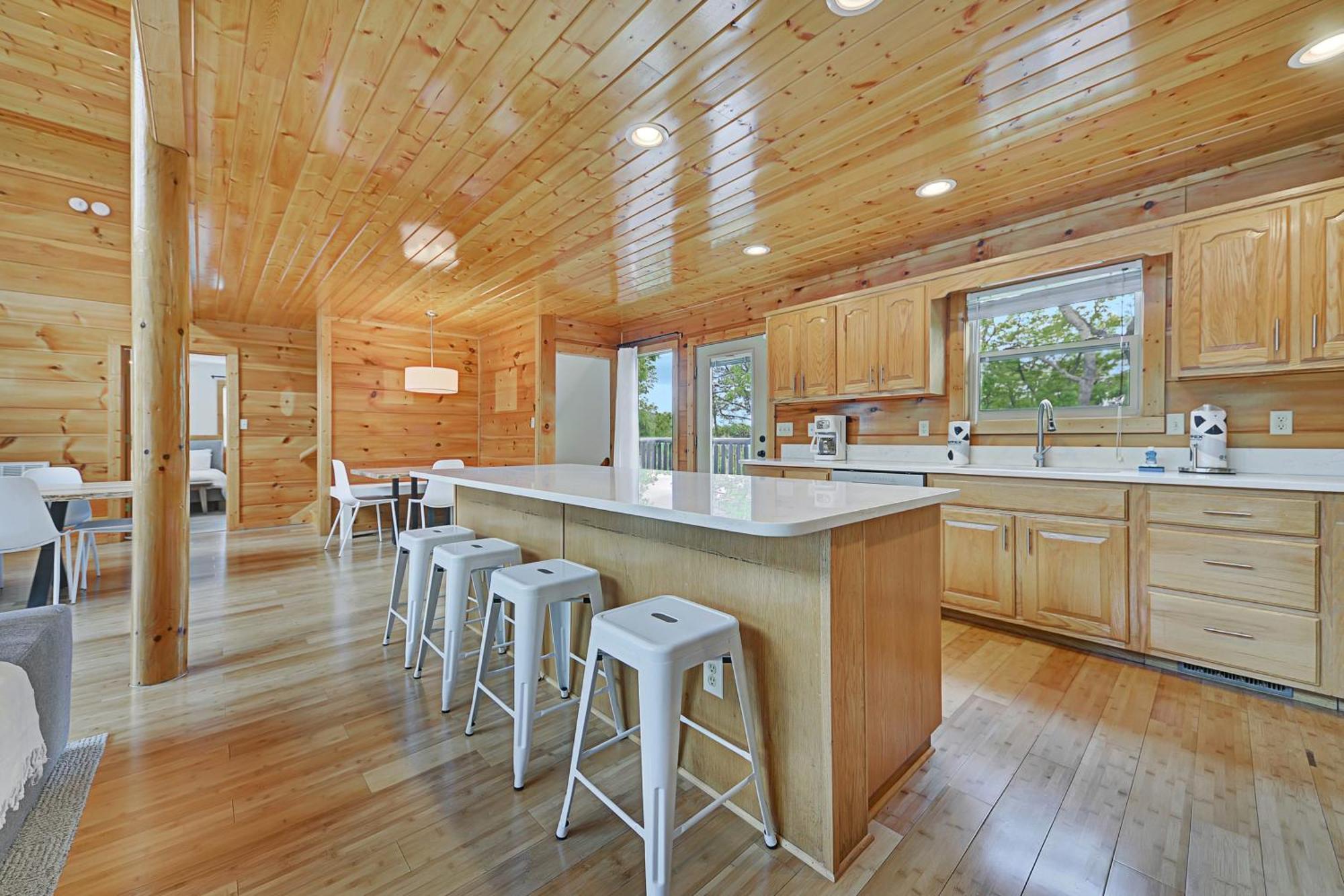 Triple Mountain View: Hot Tub Game Stunning Smoky Mountain Views