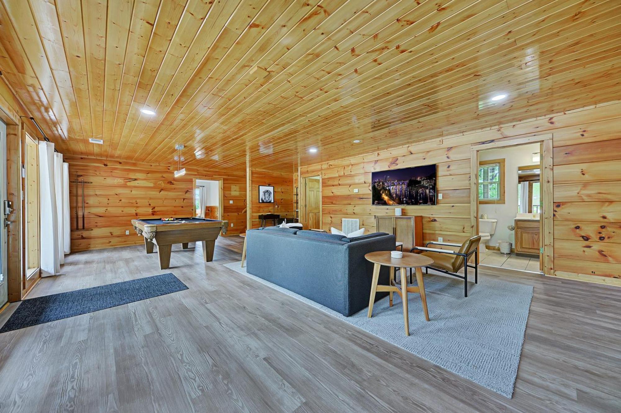 Triple Mountain View: Hot Tub Game Stunning Smoky Mountain Views