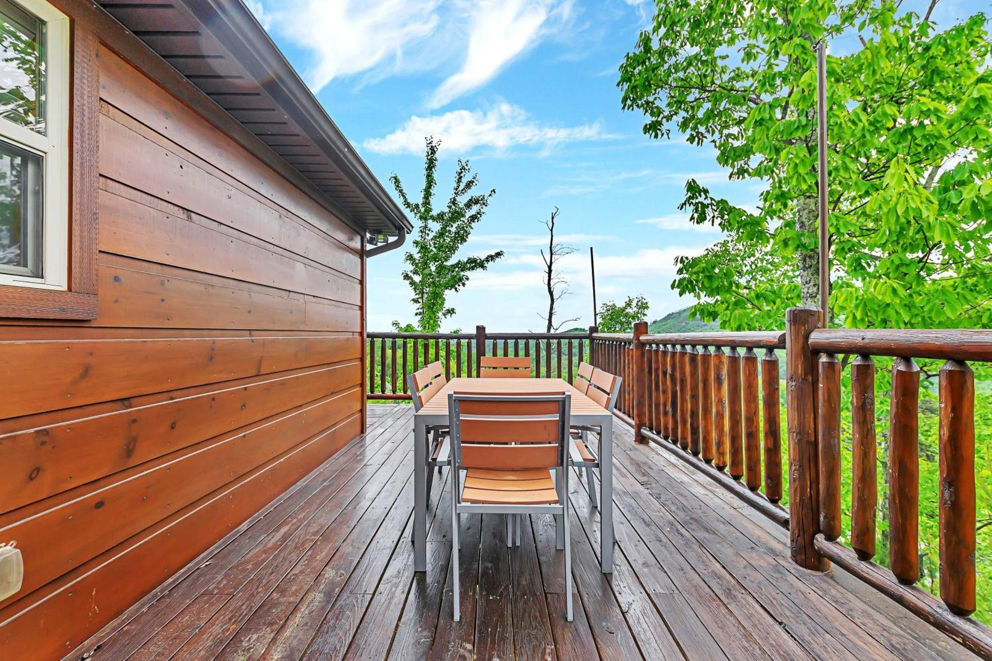 Holiday home Triple Mountain View: Hot Tub Game Stunning Smoky Mountain Views Gatlinburg