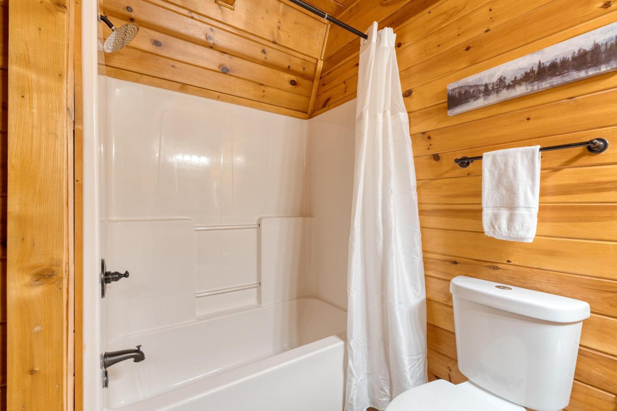 Triple Mountain View: Hot Tub Game Stunning Smoky Mountain Views * Gatlinburg