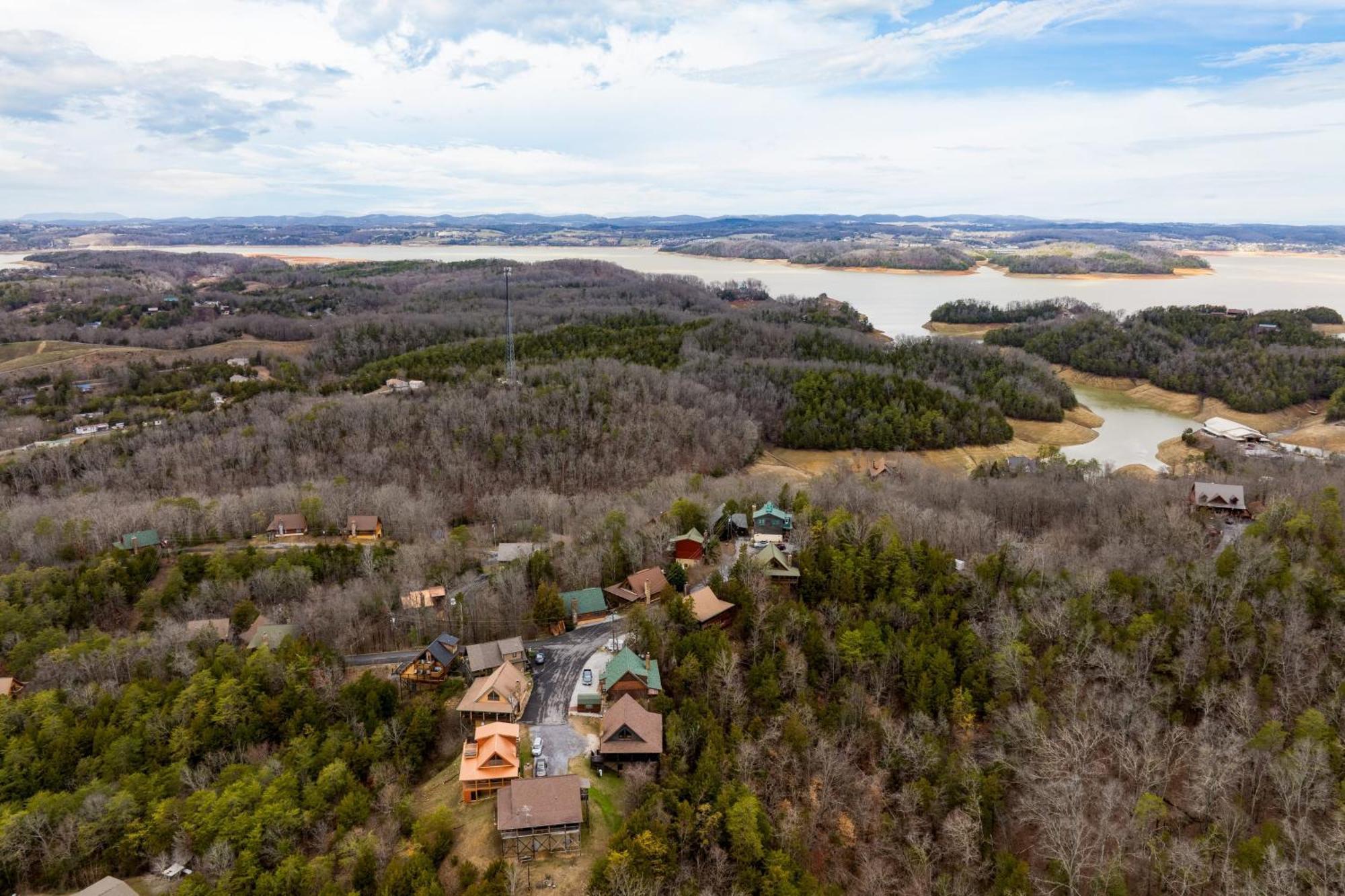 Triple Mountain View: Hot Tub Game Stunning Smoky Mountain Views Holiday home