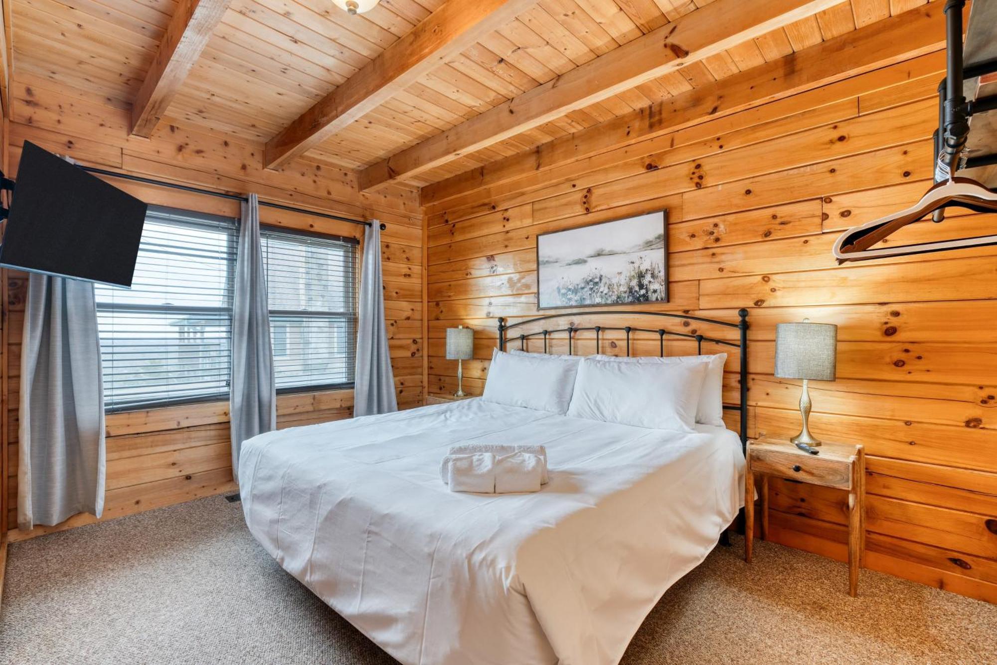Triple Mountain View: Hot Tub Game Stunning Smoky Mountain Views Holiday home Gatlinburg