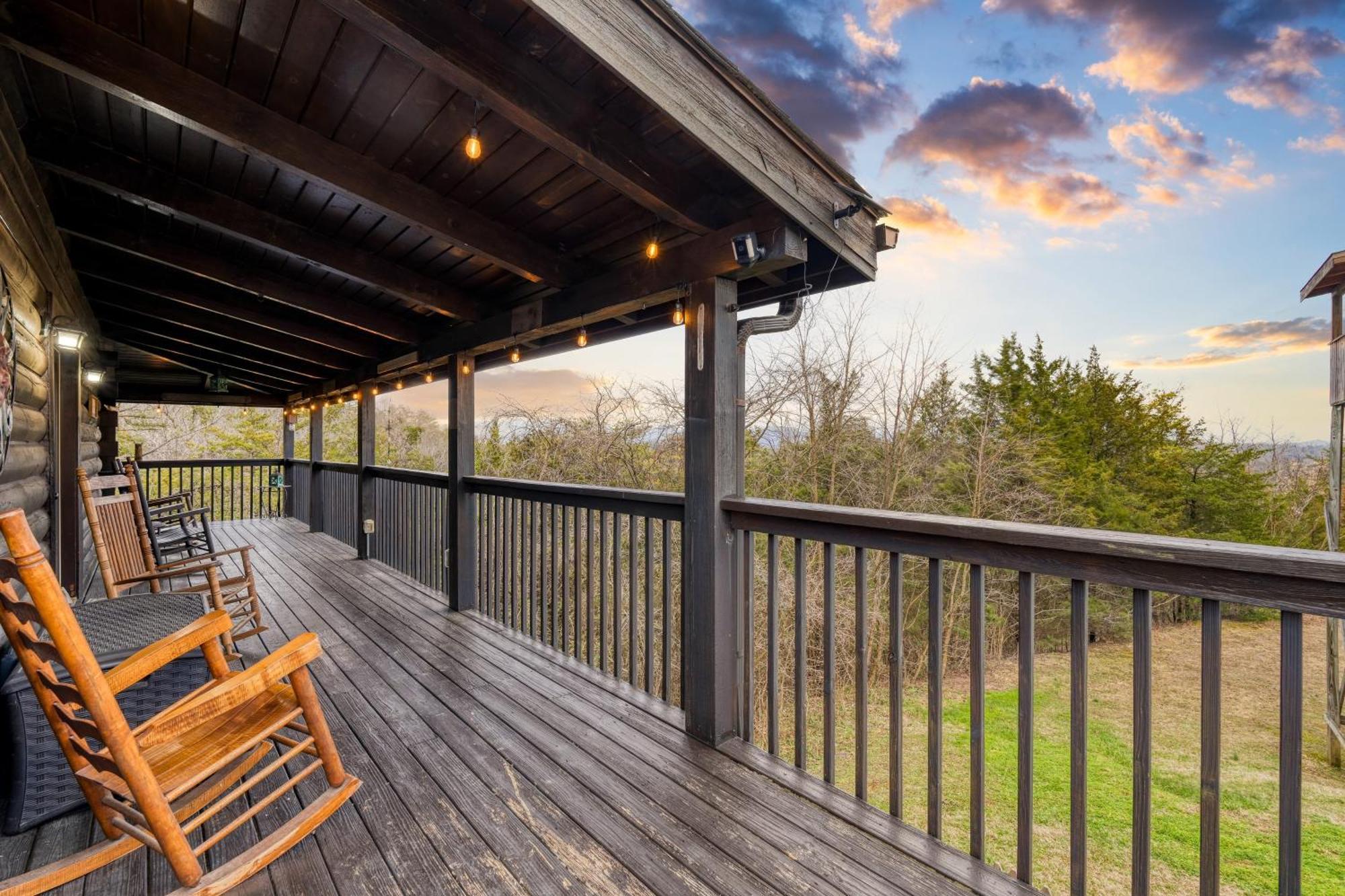 Triple Mountain View: Hot Tub Game Stunning Smoky Mountain Views *