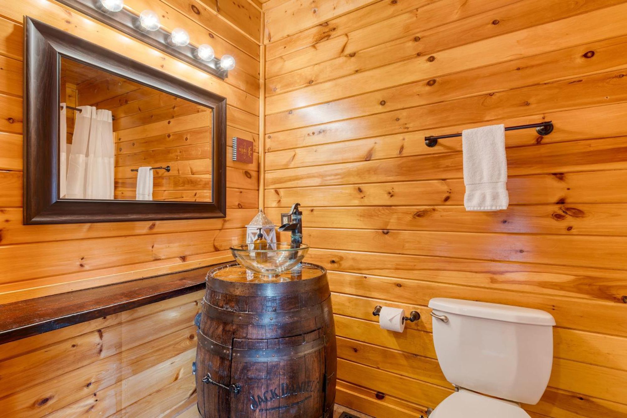 Triple Mountain View: Hot Tub Game Stunning Smoky Mountain Views Gatlinburg