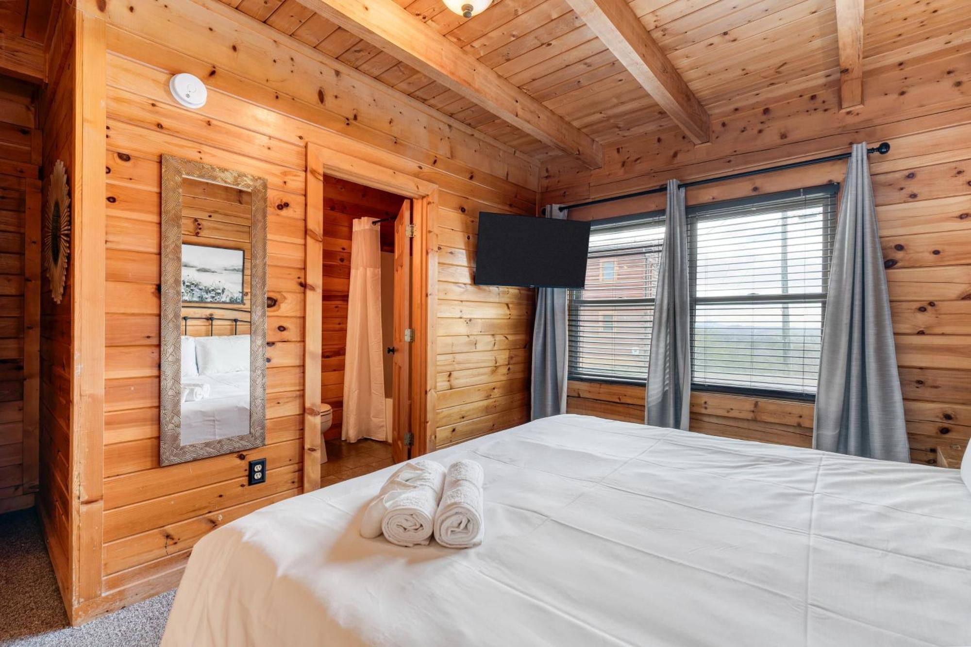 Holiday home Triple Mountain View: Hot Tub Game Stunning Smoky Mountain Views Gatlinburg