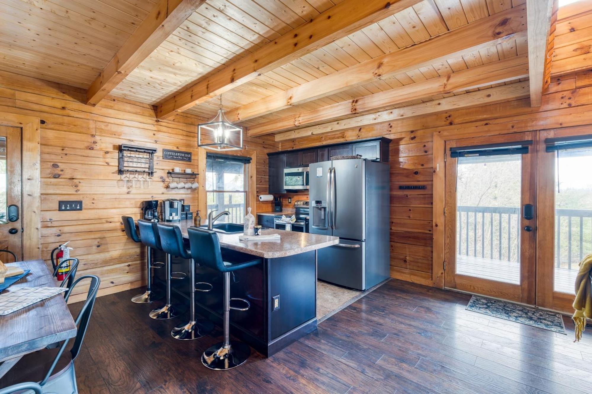 Triple Mountain View: Hot Tub Game Stunning Smoky Mountain Views * Gatlinburg