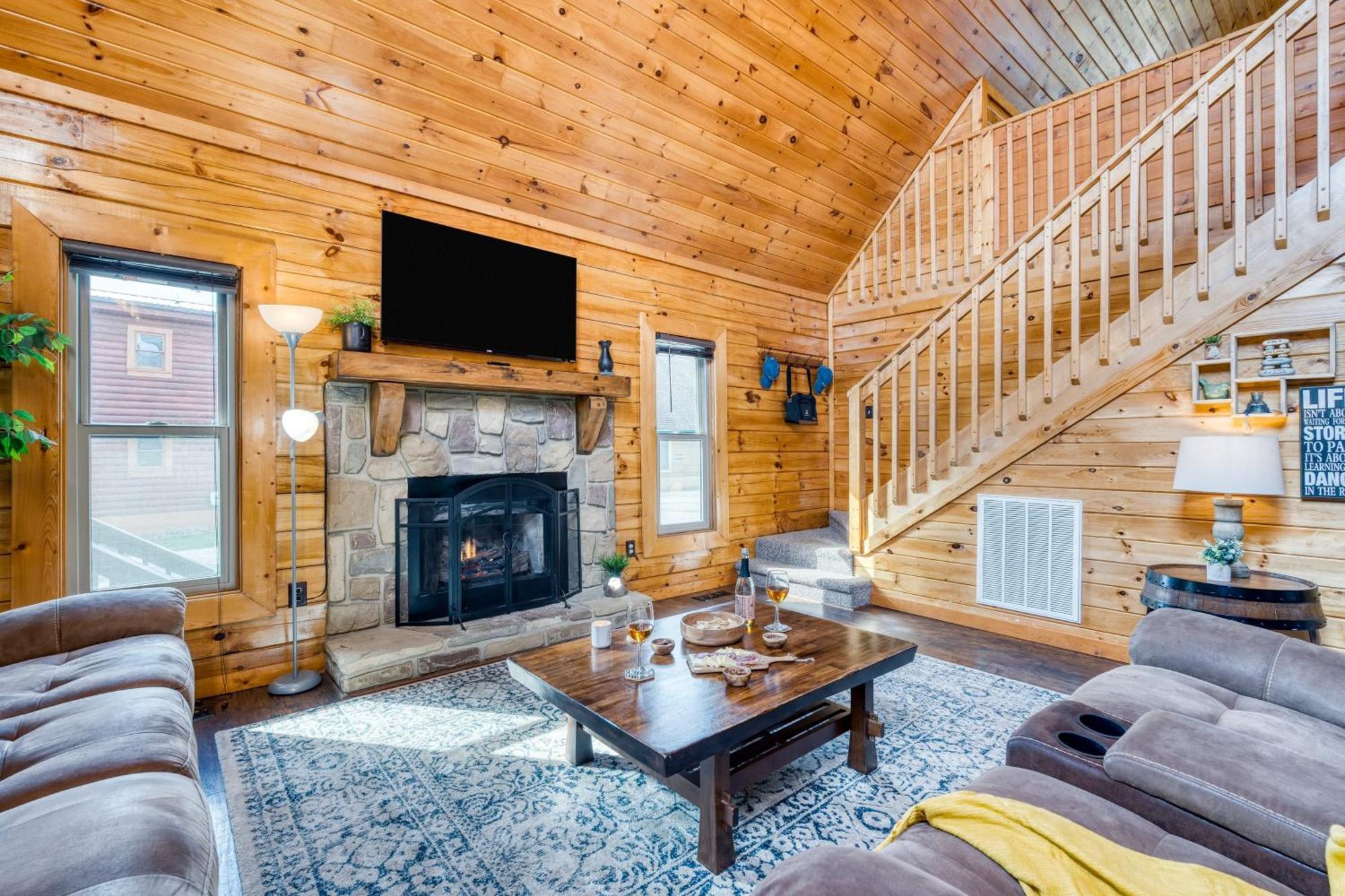 Triple Mountain View: Hot Tub Game Stunning Smoky Mountain Views Holiday home Gatlinburg