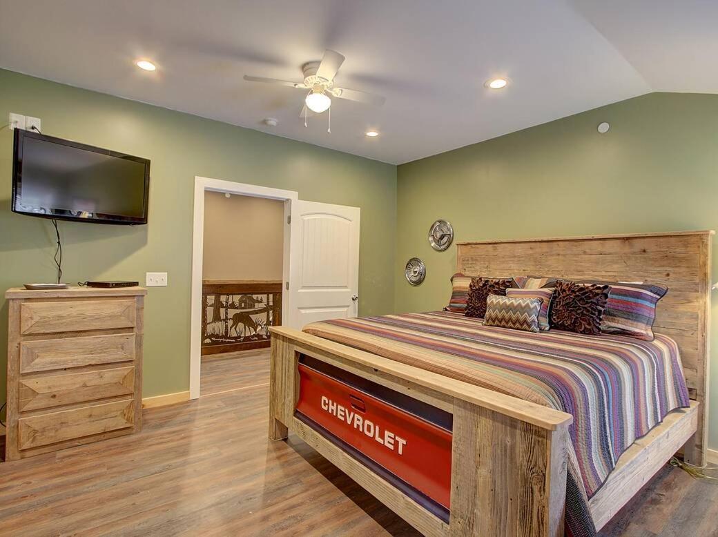 A Family Tradition By Avada * Gatlinburg