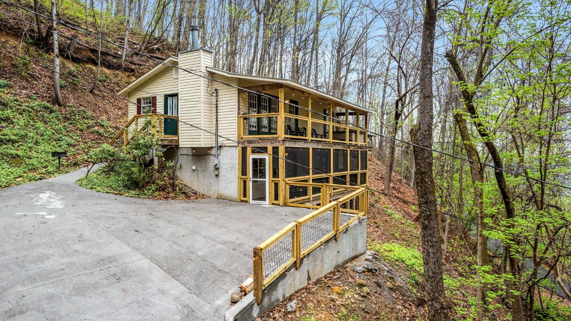 Smoky Mountain Game Den By Avada * Gatlinburg