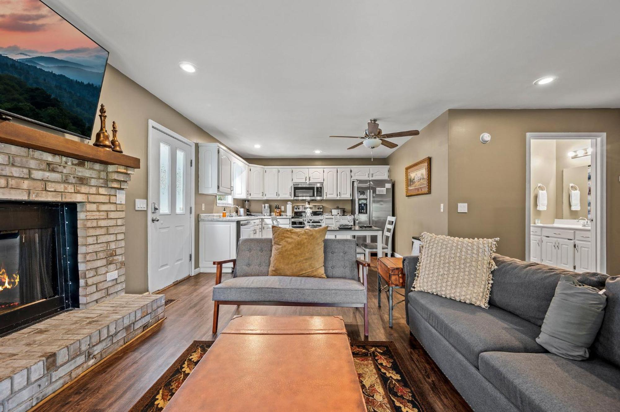 Smoky Mountain Game Den By Avada Holiday home Gatlinburg