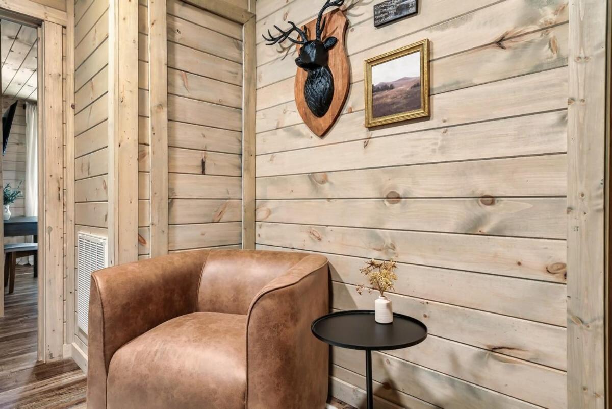 Charming Hideaway With Private Pool Hot Tub & Views Holiday home Gatlinburg