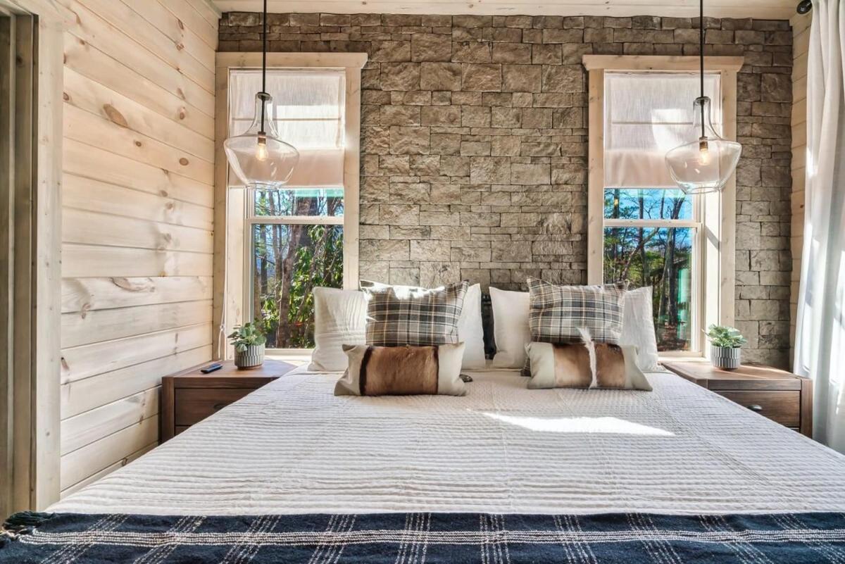 Holiday home Charming Hideaway With Private Pool Hot Tub & Views *