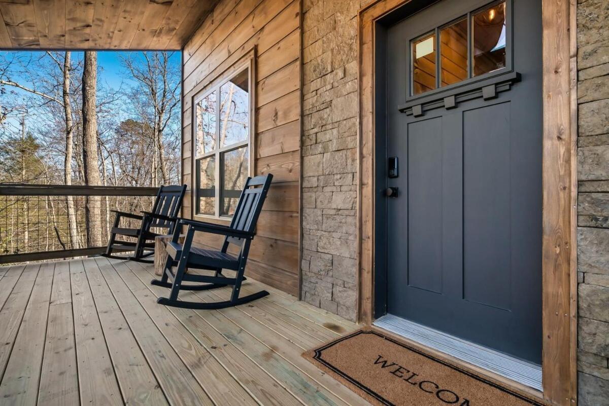 Charming Hideaway With Private Pool Hot Tub & Views