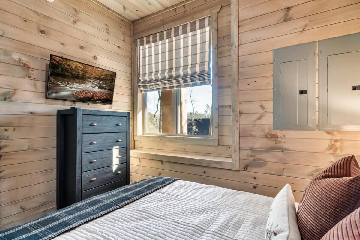Charming Hideaway With Private Pool Hot Tub & Views Holiday home *