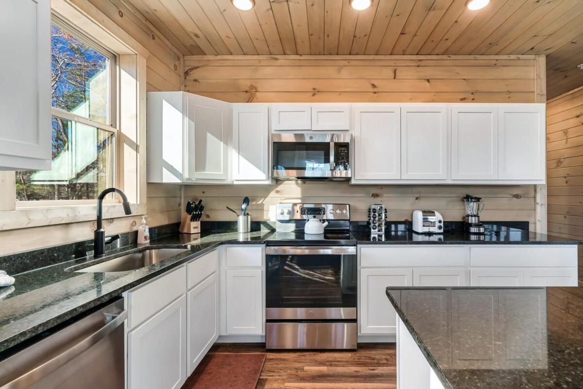 Holiday home Charming Hideaway With Private Pool Hot Tub & Views *
