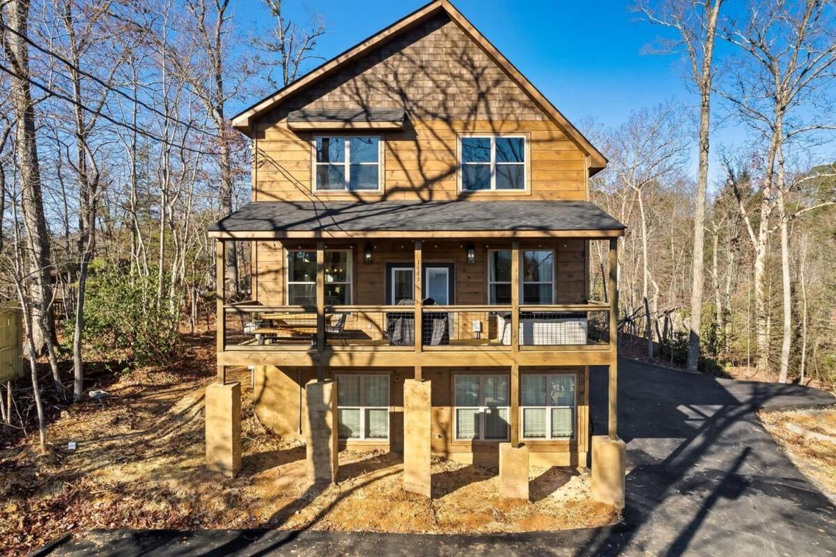 Charming Hideaway With Private Pool Hot Tub & Views * Gatlinburg