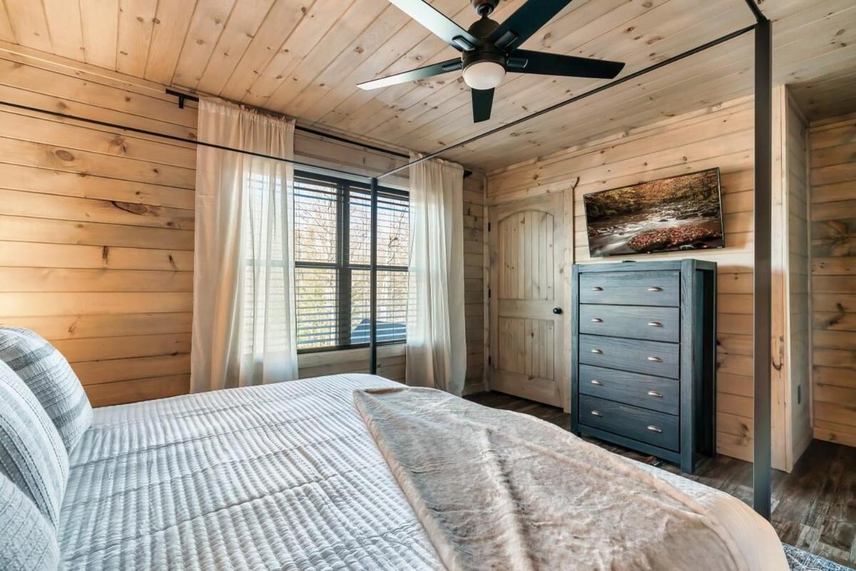 Charming Hideaway With Private Pool Hot Tub & Views Gatlinburg