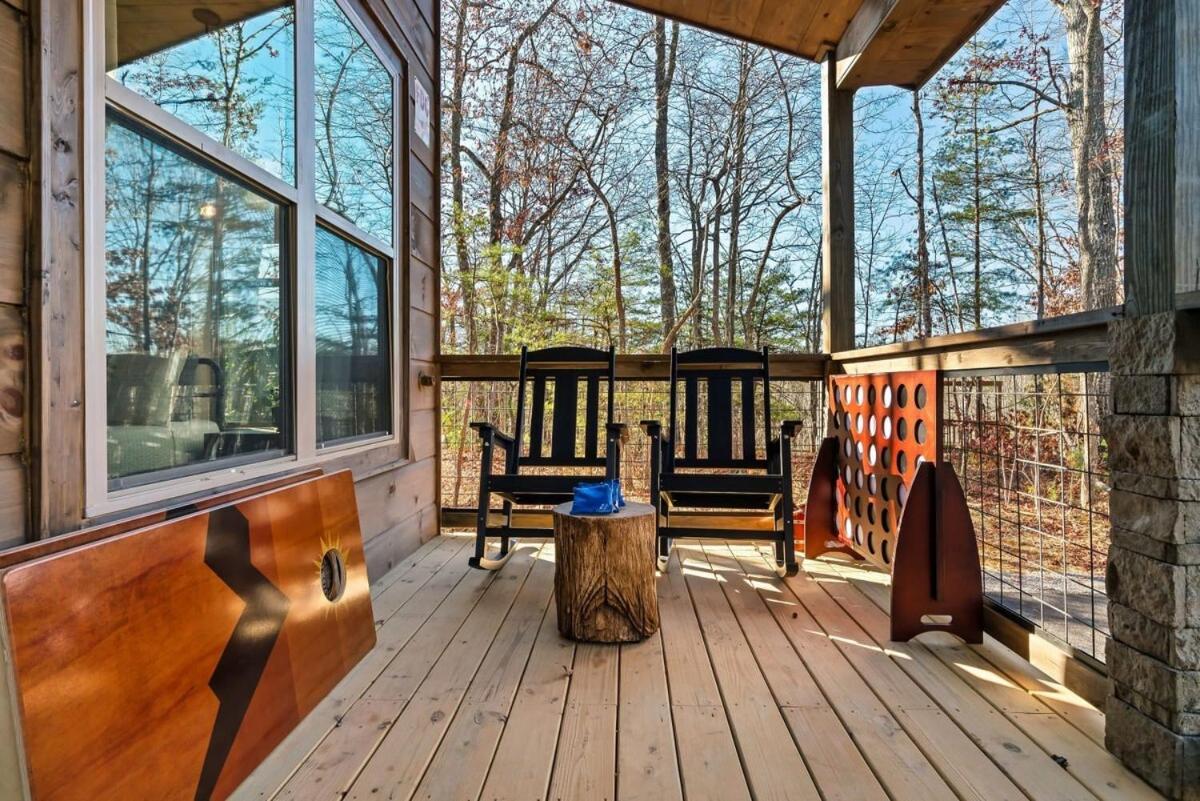 Charming Hideaway With Private Pool Hot Tub & Views Holiday home